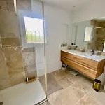 Villa Climatisée Avec Un Indépendant Et Piscine Sécurisée *